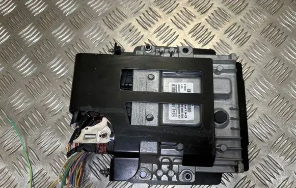 Citroen DS5 Engine control unit/module 9666912580