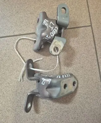 Rear door hinge set