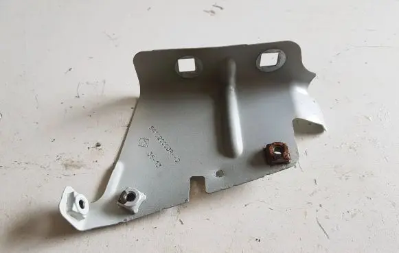 Opel Movano B Fender mounting bracket 641C20003R