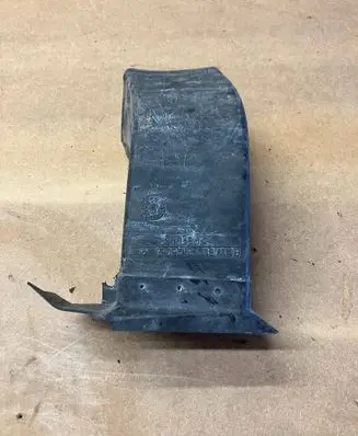 BMW 7 E38 Brake cooling air channel/duct 8125968