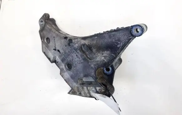 Skoda Octavia Mk2 (1Z) Engine mounting bracket 03l199207