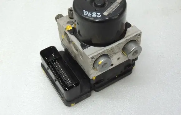 Lancia Thema ABS Pump P68157546AB 68157546AB