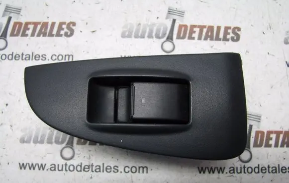 Toyota Avensis T250 Electric window control switch