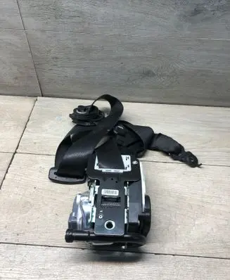 Mercedes-Benz E W212 Front seatbelt 619481400G 6185026 12222