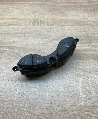 Ford Focus Windscreen/window heater switch YS4T19A945DA