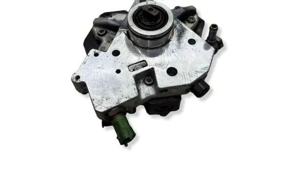Volvo S60 Fuel injection high pressure pump 30756125