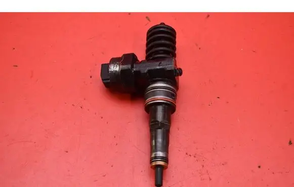 Audi A4 S4 B5 8D Fuel injector 038137073F