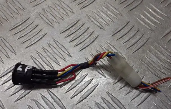 Opel Corsa D Seat heating relay R13-244