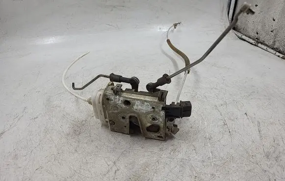 Audi A6 S6 C4 4A Front door lock 