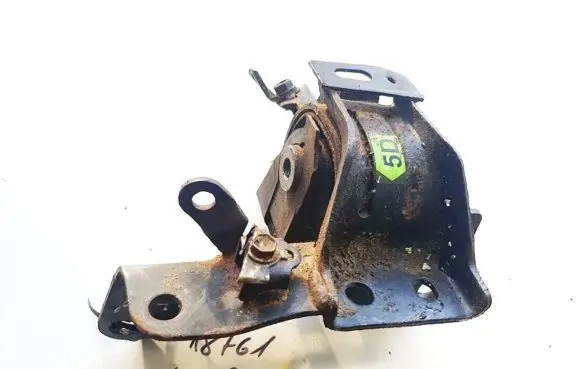 Toyota Corolla Verso AR10 Engine mount bracket