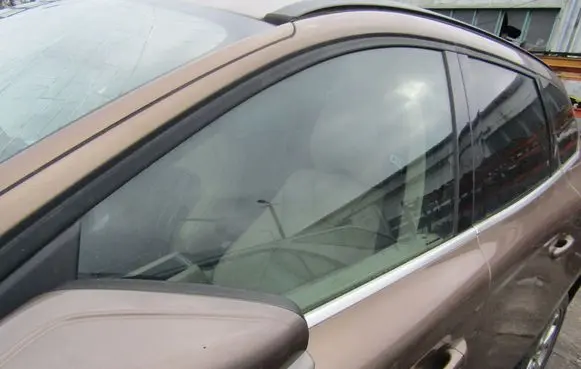 Volvo XC60 Front door window glass four-door 