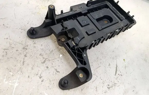 Volkswagen Eos Battery tray 1K0915325 1K0915333H 1K0915333