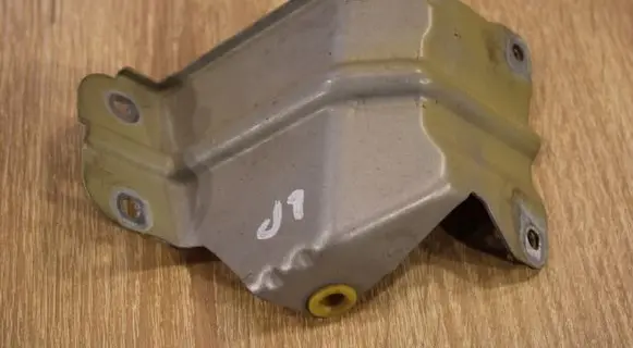Chevrolet Captiva Fender mounting bracket