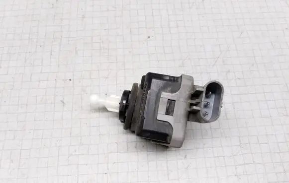 Opel Astra G Headlight level adjustment motor 90590665