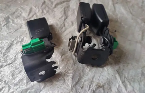 Volvo S90, V90 Rear seatbelt buckle 31369777 31369779
