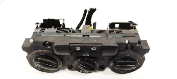 Volkswagen PASSAT B6 Climate control unit