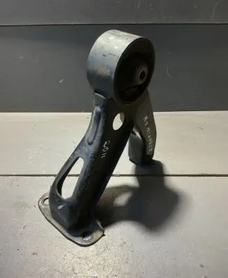 Mitsubishi Outlander Engine mount bracket 