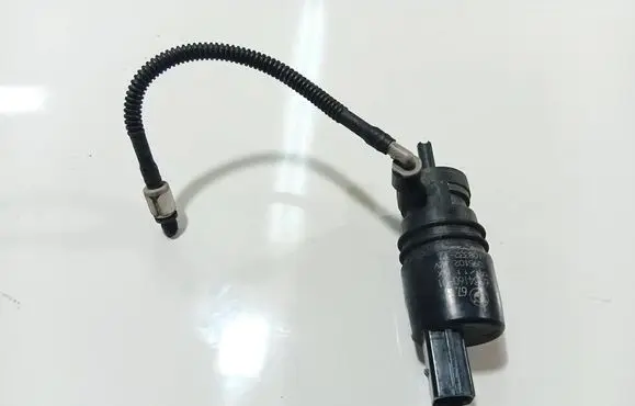 BMW 5 F10 F11 Windscreen/windshield washer pump 693416001 3095102