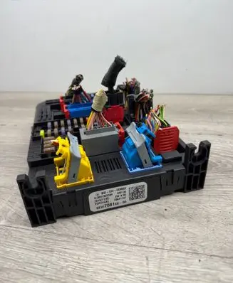 Peugeot 2008 II Fuse module 9830708180 3091962584 28641141