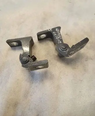 Seat Arona Front door hinge set 8x0831403