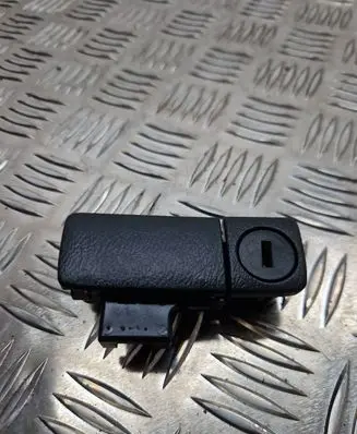 Nissan X-Trail T31 Glove box lock 