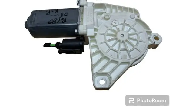Mercedes-Benz B W245 Front door window regulator motor A1698201542