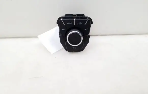 Head unit multimedia control