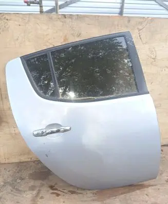 Mitsubishi L200 Rear door