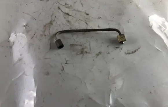 KIA Sorento Fuel injector supply line/pipe 