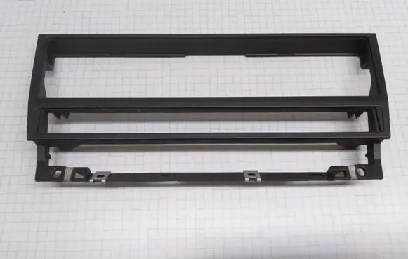 BMW 5 E39 Radio/GPS head unit trim 8247302