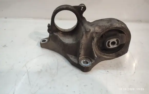 Citroen C5 Engine mount bracket 96133053
