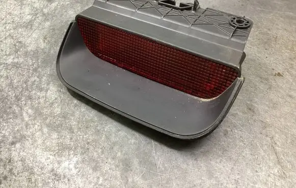 Honda CR-V Third/center stoplight P6369