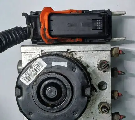 Suzuki Swift I ABS Pump 62J0 06210905683 06210203854