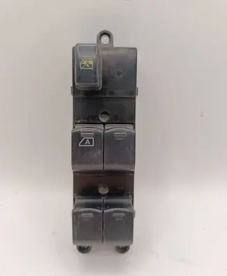 Nissan Navara Electric window control switch 25401EB302