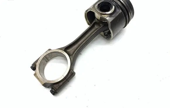 Volkswagen PASSAT B6 Piston 