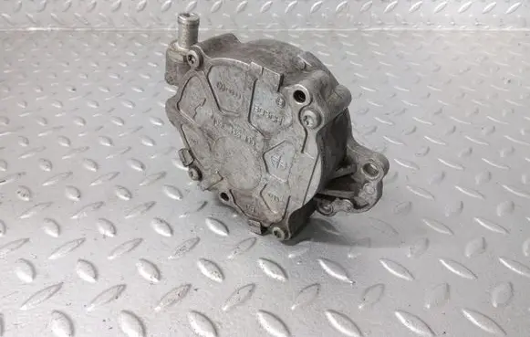Volkswagen PASSAT B7 USA Vacuum pump 03L145100F
