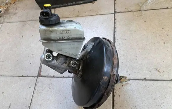 Renault Kangoo I Brake booster 8200091050