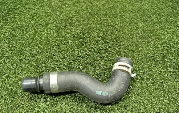Renault Trafic III (X82) Engine coolant pipe/hose 924105679R