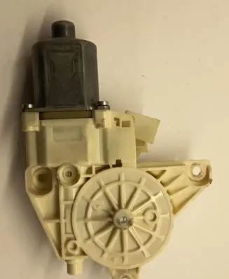 Mercedes-Benz C W204 Front door window regulator motor A2048200242 971218100 0130822502