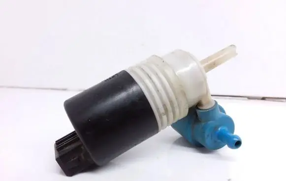 Volkswagen PASSAT B4 Windscreen/windshield washer pump 1H6955651