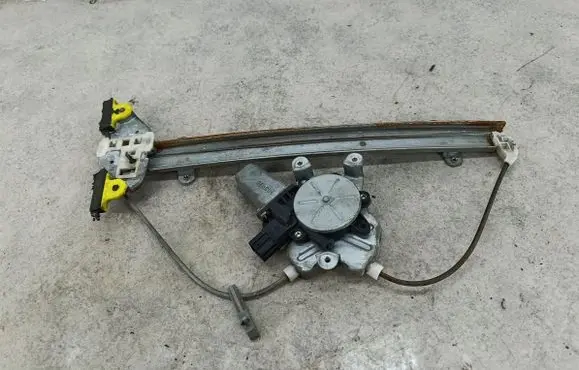 Mitsubishi Outlander Front door window regulator with motor 