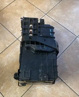 Opel Astra H Battery box tray 