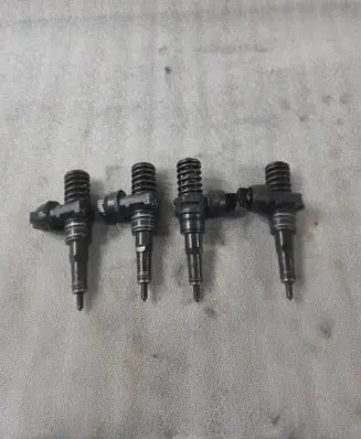 Volkswagen PASSAT B6 Fuel injectors set 038130073ag