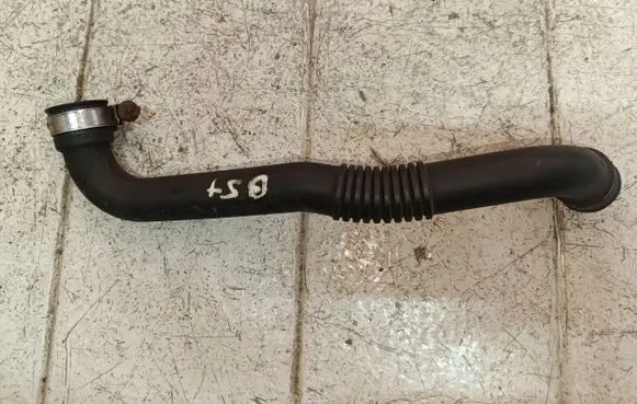 Volkswagen PASSAT B5.5 Breather hose/pipe 038103493