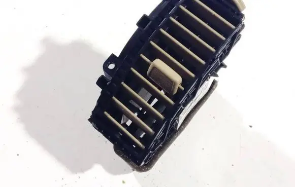 Nissan Note (E11) Dash center air vent grill 687519u00b p19660a277000xx