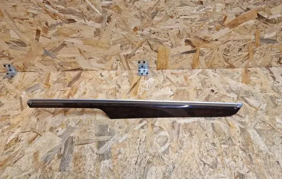 Porsche Macan (95B) Front door glass trim molding 95B867410A
