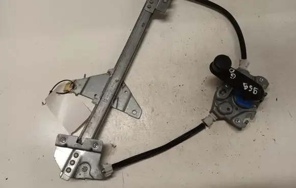 Rear door manual window regulator