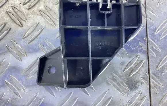 Lexus RC Rear bumper mounting bracket 5256248020