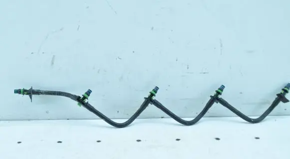 Ford Mondeo MK IV Fuel injector supply line/pipe 