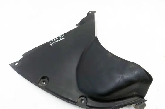 Front wheel arch liner splash guards
